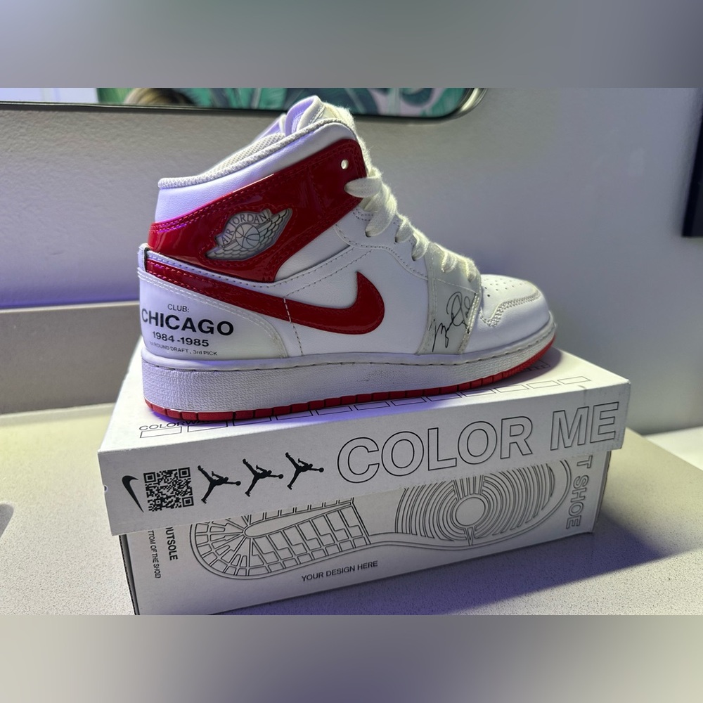Nike Air Jordan 1 Mid SS (GS)- size 5Y